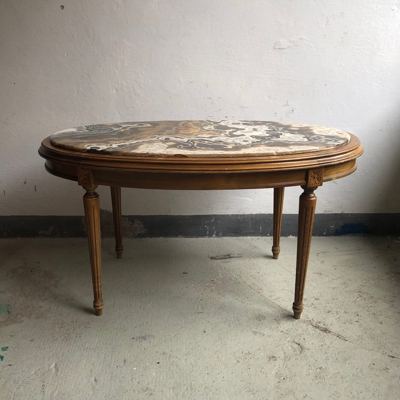 Tavolino Da Caffè Moderno E Compatto, Struttura Solida, Elegante Per Soggiorno E Sala